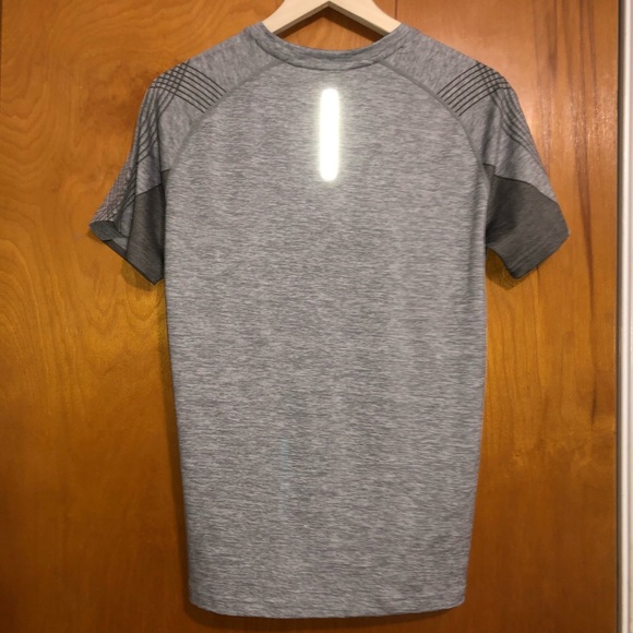 ‼️ SOLD ‼️ NWOT Gray Nike T-Shirt - Picture 2 of 3